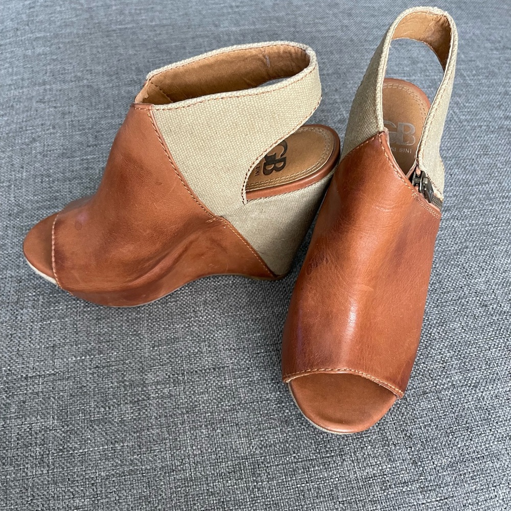 Two toned Gianni Bini wedges